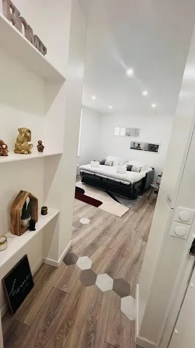 Apartment Studio Cosy Buttes-Chaumont Paris France