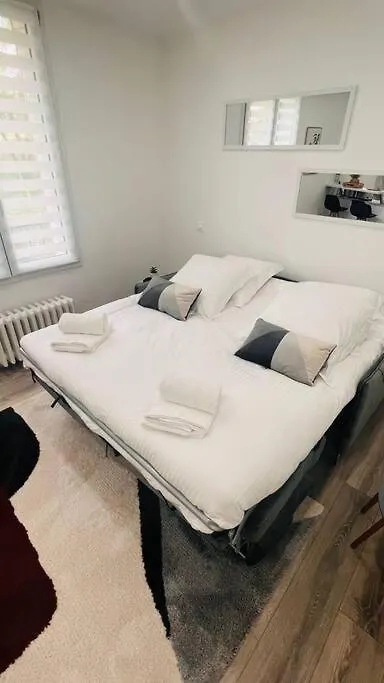 Studio Cosy Buttes-Chaumont Paris France